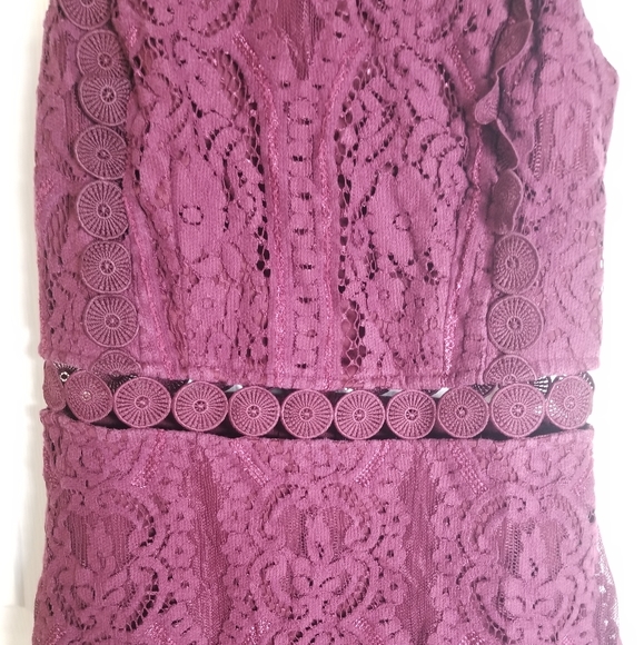 Jodi Kristopher Maroon Mock Neck Lace Sheath Dress - Picture 5 of 5